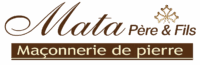 Logo Mata Père & Fils, expert en maçonnerie de pierre. Typographie cursive élégante et emblème décoratif doré.